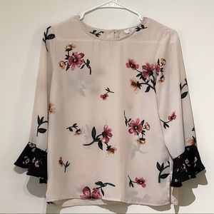 Top // Cream floral blouse / Brand: Finn & Grace / Size X-small